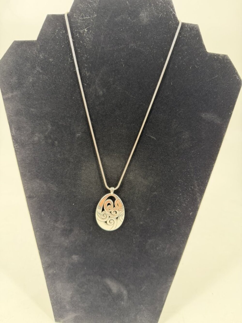 Brighton Chain & Pendant Silver Oval Inner Filigree Shiny 1.5" x 1.25"